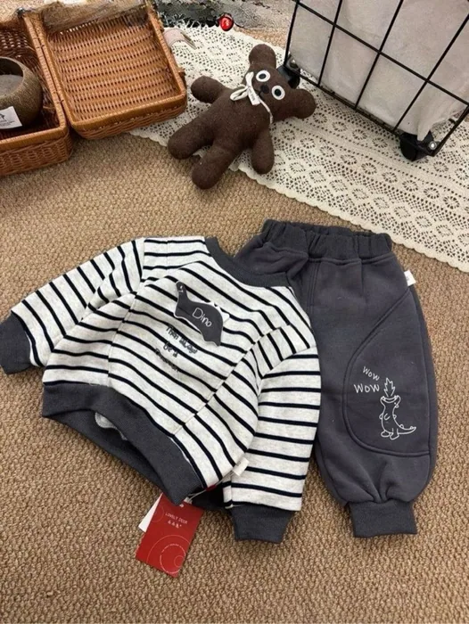 One-piece fleece suit — 4/29