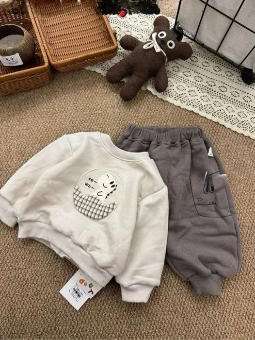 One-piece fleece suit — 3/29