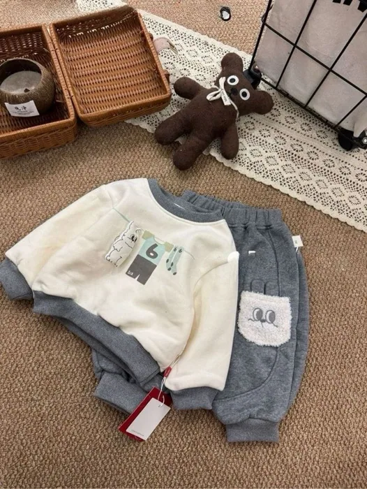 One-piece fleece suit — 9/29